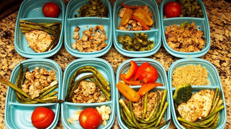 A boring row of identical chicken-and-broccoli meal containers (to show uninspiring prep).